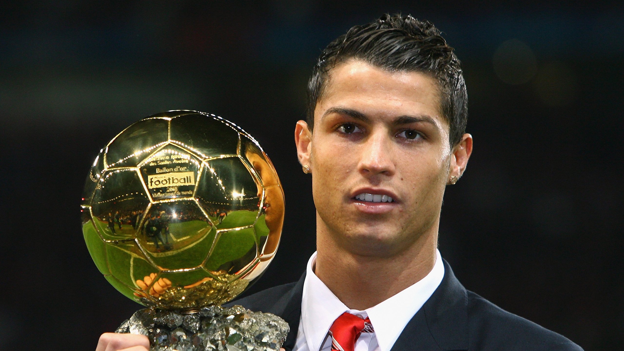 足球VS篮球:两项体育运动的受欢迎程度对比分析,足球和篮球哪个影响力大知乎